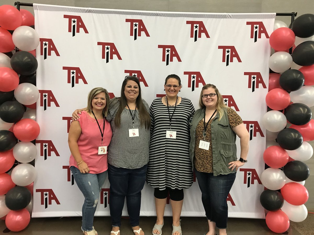SHMrsPalmer's tweet photo. TIA with these beautiful ladies! Day 1. @SHMrsPalmer @SHMRSWEST @SHMrsArd @SHMrsScroggins #TIA18 https://t.co/Ti8lnbYZt8