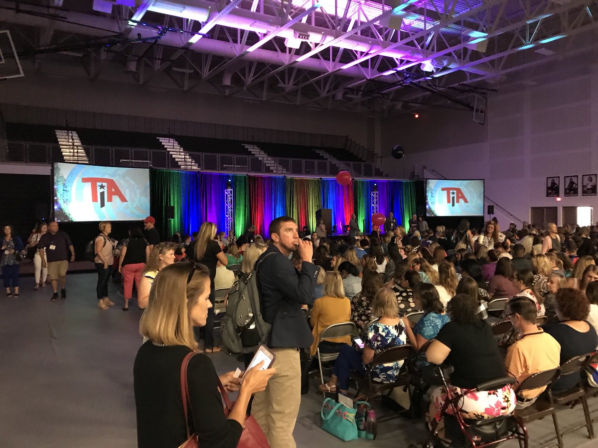 SHMrsPalmer's tweet photo. TIA with these beautiful ladies! Day 1. @SHMrsPalmer @SHMRSWEST @SHMrsArd @SHMrsScroggins #TIA18 https://t.co/Ti8lnbYZt8