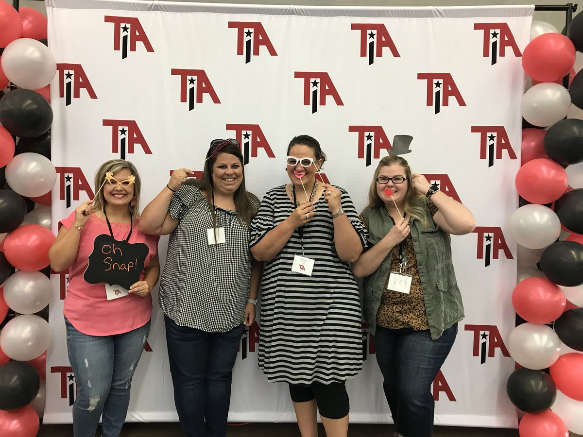 SHMrsPalmer's tweet photo. TIA with these beautiful ladies! Day 1. @SHMrsPalmer @SHMRSWEST @SHMrsArd @SHMrsScroggins #TIA18 https://t.co/Ti8lnbYZt8