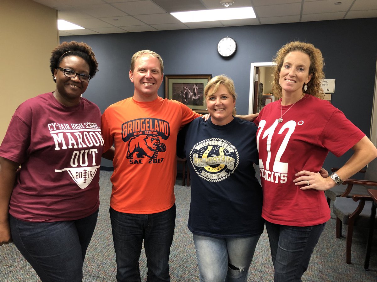 coachbeyer1's tweet photo. 1 campus 4 high schools coming together for student success at #AlgebraCamp https://t.co/N7ZITQCjoX