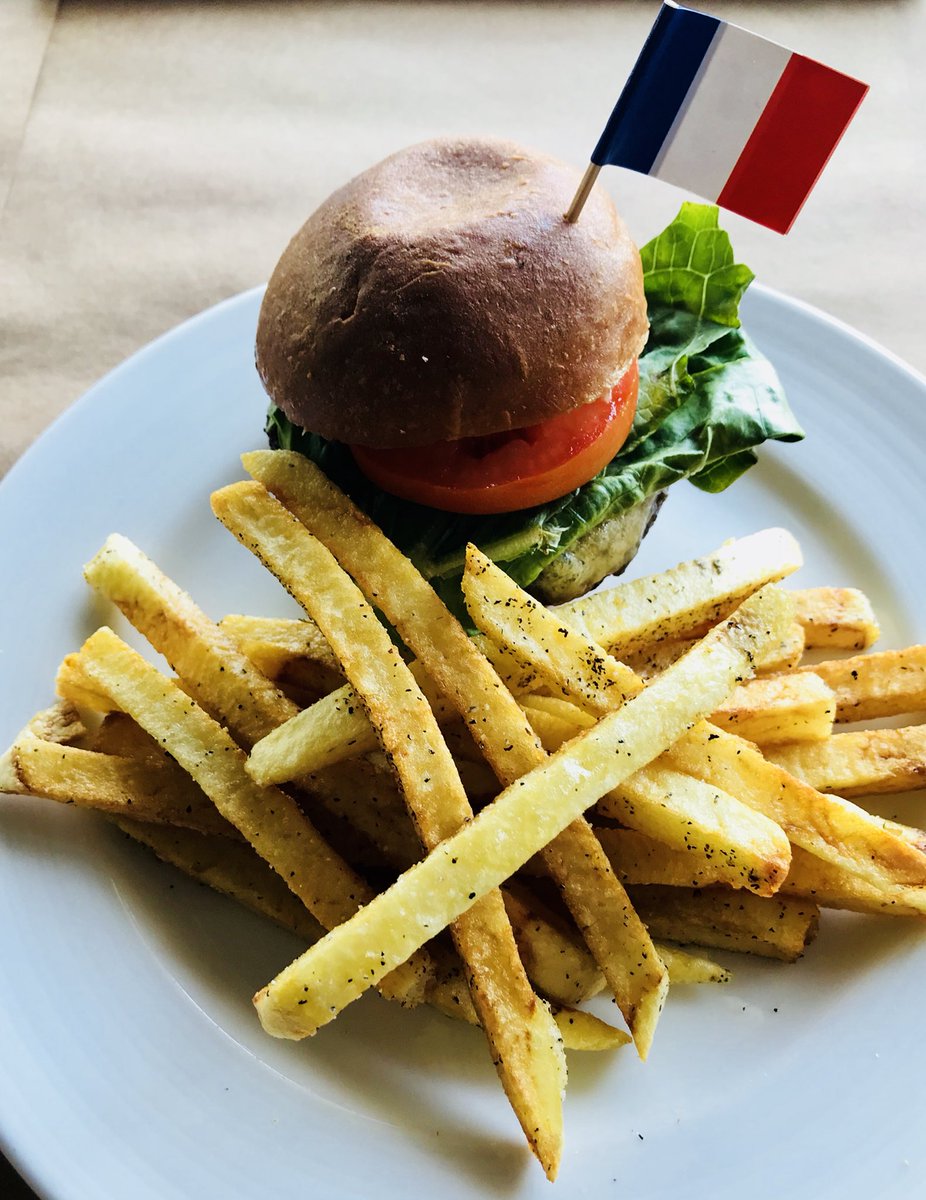 jrcincyfood's tweet photo. Le Bar a Boeuf: Burger Week!
$5 Beef Burger, White Cheddar Cheese, Lettuce, Tomato, Onion with a side of Fries!
Stop by Tonight! Patio is Open!
#jrcincy #burgerweek2018 #boeuf
#edgecliff #eastealnuthills https://t.co/tybwSr1NQA