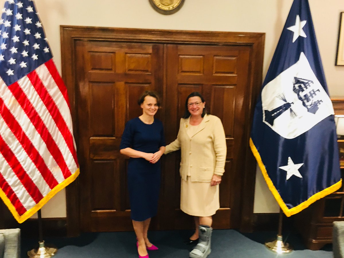 MRiTGOVPL's tweet photo. O polsko-amerykańskiej współpracy w obszarze handlu dziś w #CommerceGov rozmawiała @JEmilewicz. https://t.co/8rJ60FRq4d