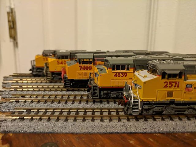 microscaledecal's tweet photo. 📷: @vermonter_railfan Just some UP power... #n_scale_train #nscaletrain #nscale #n_scale #modelrailway #modelrailroad #model_railway #modeltrain #model_train #custom #detail #vermonterrailfancustoms #vermonter_railfan_customs #modeltrainsdaily #microscale #365daysoftrains https://t.co/XOg4WqOttE