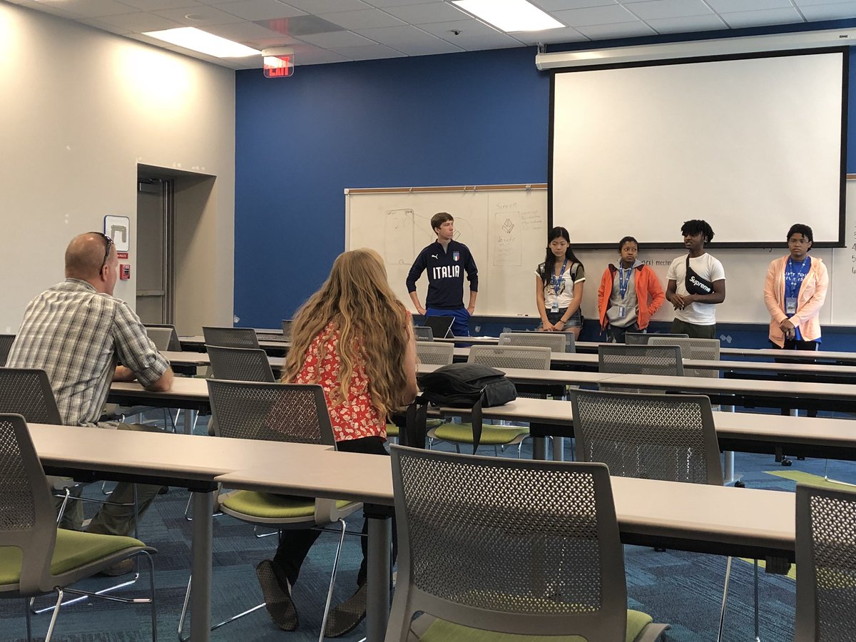 ronnienotch's tweet photo. #RightNow @ #LIFTOFFSTL: groups focused on #smartcity solutions for Transportation, Infrastructure, and Urbanization are explaining their upcoming presentations to @NGA staff. NGA is providing valuable feedback to support group research https://t.co/pkfXmSQoav https://t.co/CWdPwWSqJe