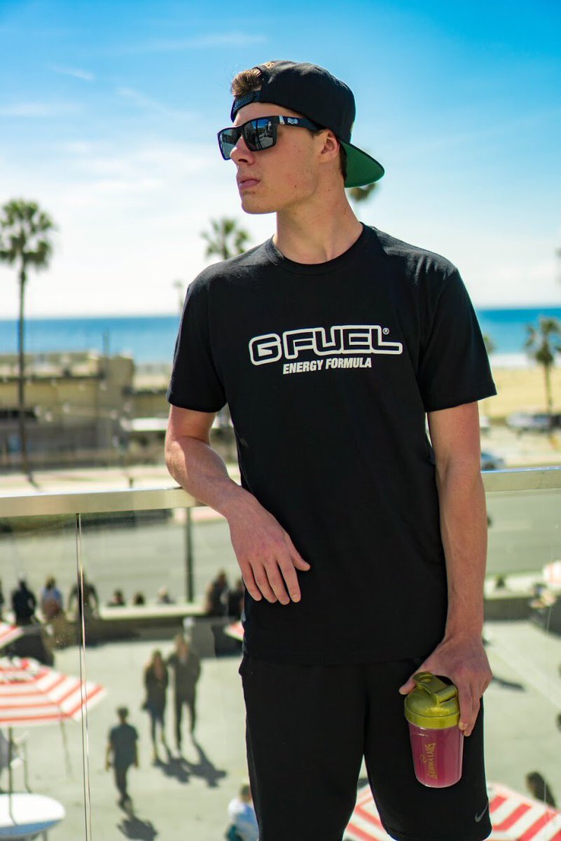 Coast_TK's tweet photo. Was told that I should post more pictures of myself, so I guess I’ll attempt it. #gfuel #upsla #tk https://t.co/jRsl5cO2TJ