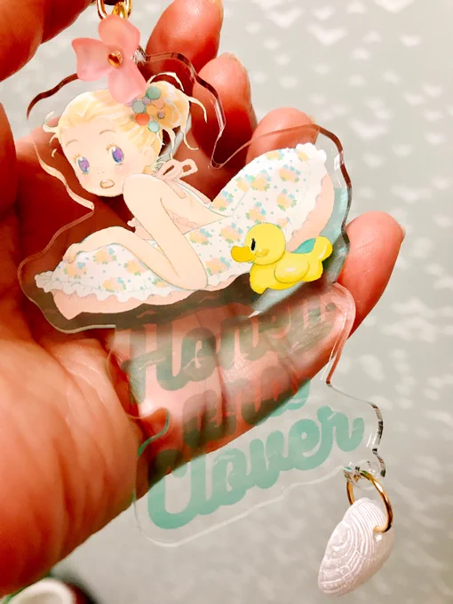 これも姪たちの手作りのハチクロのチャーム???お花と貝殻のパーツが揺れて可愛い?プールに行きたくなります
#売り物では無いのですが自慢させて下さいね #姪たちの手作り #原画展で飾らせていただきますね #ウミノの姪自慢 