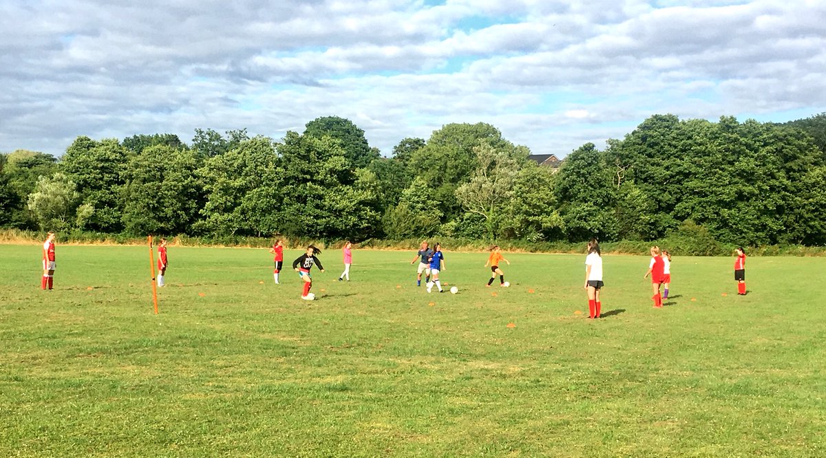 CivilGirlsU16s's tweet photo. Great Training Session Tonight from our U13’s Girls, you all worked really hard! Nice to be back training ⚽️🔴⚫️  #PreSeason #NPTCivilService #GirlsFootball #CivilGirls #Fitness https://t.co/jCJNcO73i8
