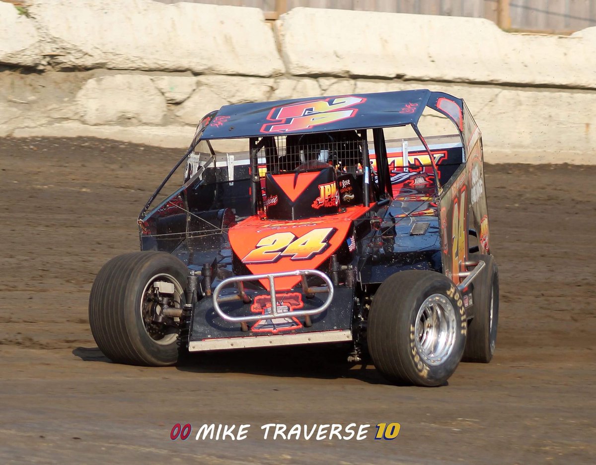 OcfsRacing's tweet photo. Chris Shultz is the newest driver to announce his plans to participate in Thursdayโs #BattleOfTheMidway @SuperDIRTcar #TeamOCFS #MikeTraversePhotos #TheRock https://t.co/xsvbASpRfo