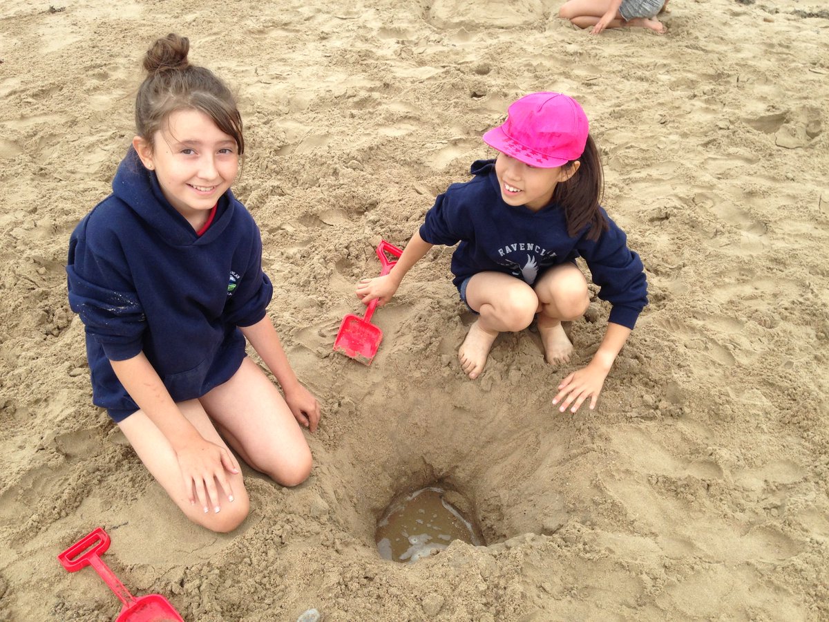 Hendrefoilan's tweet photo. We love ❤️ Port Eynon beach! #hdfpwholeschoolteam #hdfpfun https://t.co/dxjD67L3iZ