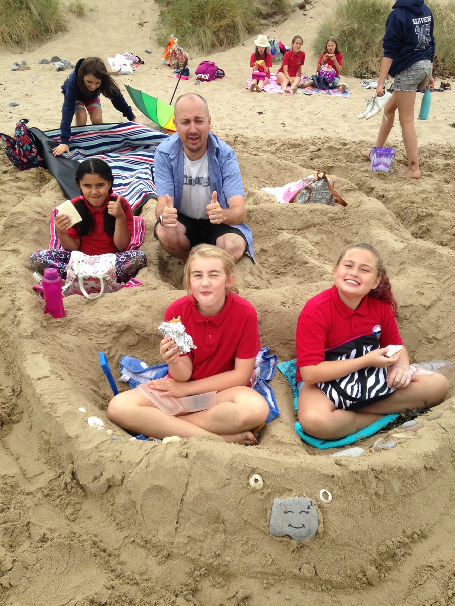 Hendrefoilan's tweet photo. We love ❤️ Port Eynon beach! #hdfpwholeschoolteam #hdfpfun https://t.co/dxjD67L3iZ