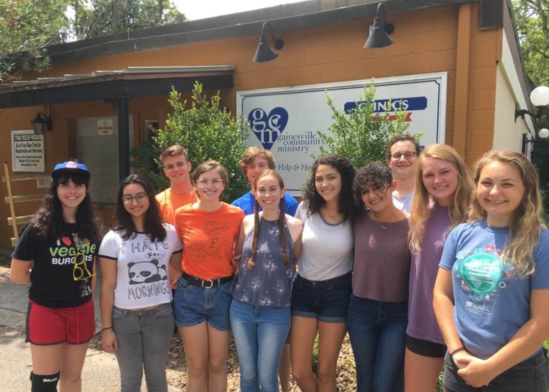 UFBME's tweet image. So proud of our UF BMES students who volunteered their time at the Gainesville Community Ministry this past weekend to help bag items and create storage options for them.  #StudentOutreach  #BuildingaBetterCommunity