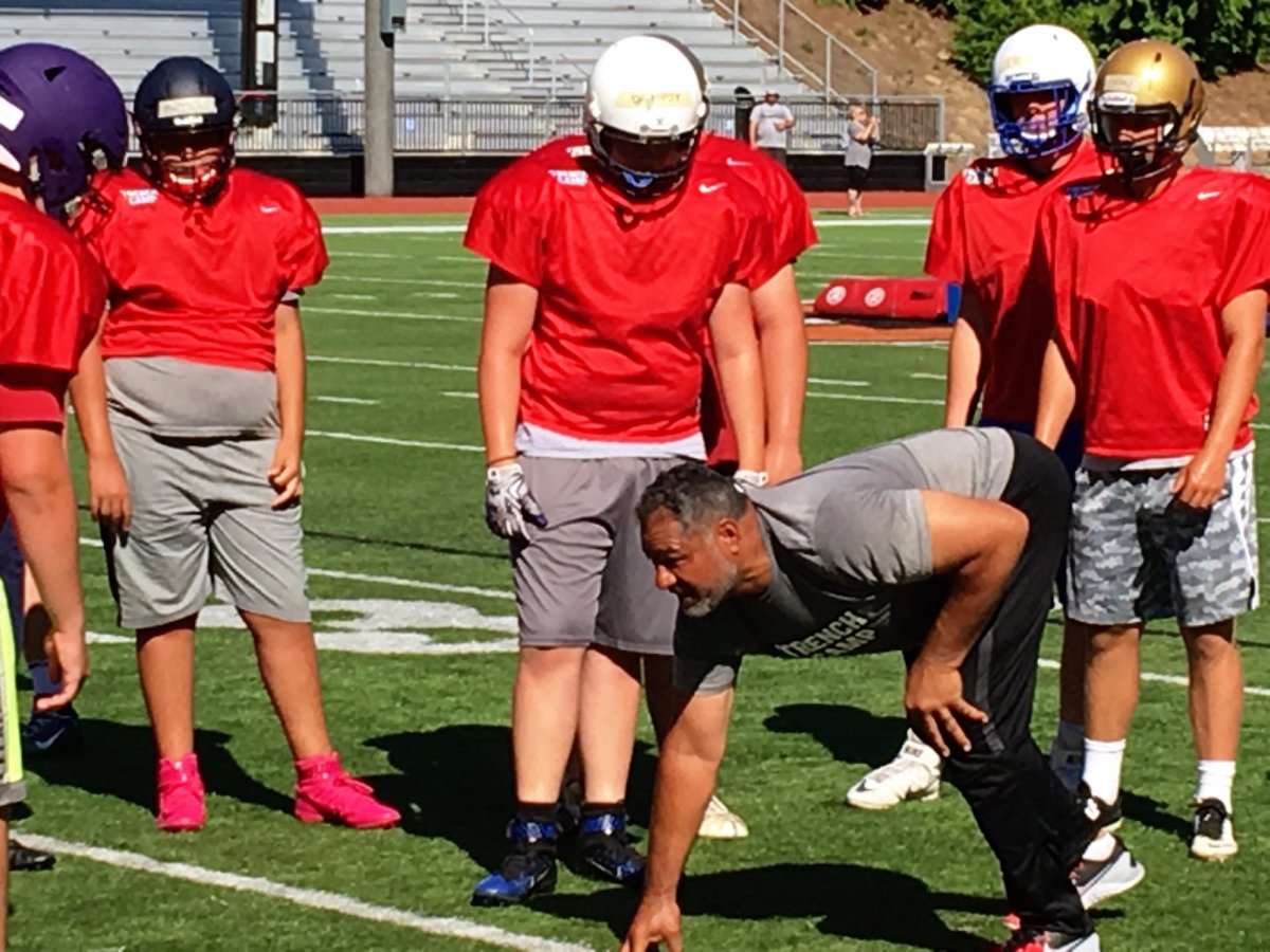 RebeccaGoodro's tweet photo. Pretty neat to see Kimo helping @DempsyGoodro with his hand in the dirt @TrenchCamp 2018! Great Camp, highly recommend 🤙🏽🏈❤️ https://t.co/2WLrbsej17