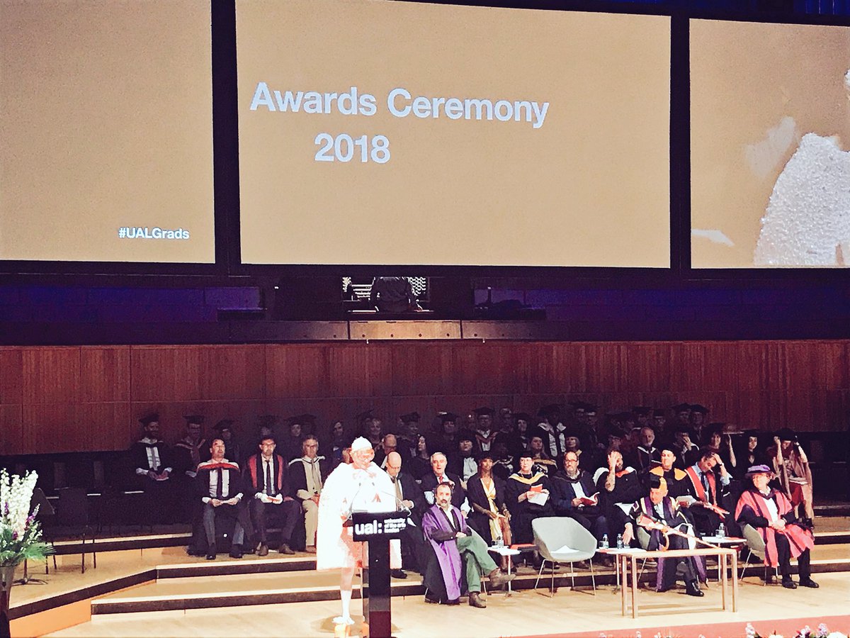 iYi_iris's tweet photo. Such a joyful and historical day #UALGrads @UALTLE X @ShadesofNoir #TeachingWithin 🎓#TeachingAndLearning #Diversity #PostGraduate #AcademicPractice in Art Design Communication #CulturalCapital @UAL #GraysonPerry fabulous outfit @Alan_Measles by @ArtsAlumni 🙌🙌🏾🙌🏻🙌🏼🙌🏽🙌🏿 https://t.co/q3e39XH4M8