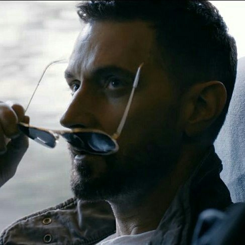 RitaMaltese3's tweet photo. #noreasonwhy
#justRA
#richardarmitage
#WorldEmojiDay 😍😎 https://t.co/ddDUdXZLH0