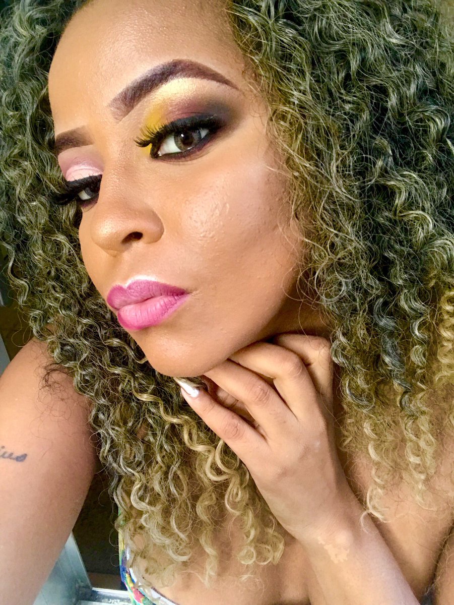 chellyvieiraa's tweet photo. A prática eleva a perfeição..💄💕
#makebafo #apaixonada #amoisso #makegringa #meumundo https://t.co/SaDnDIeDBO