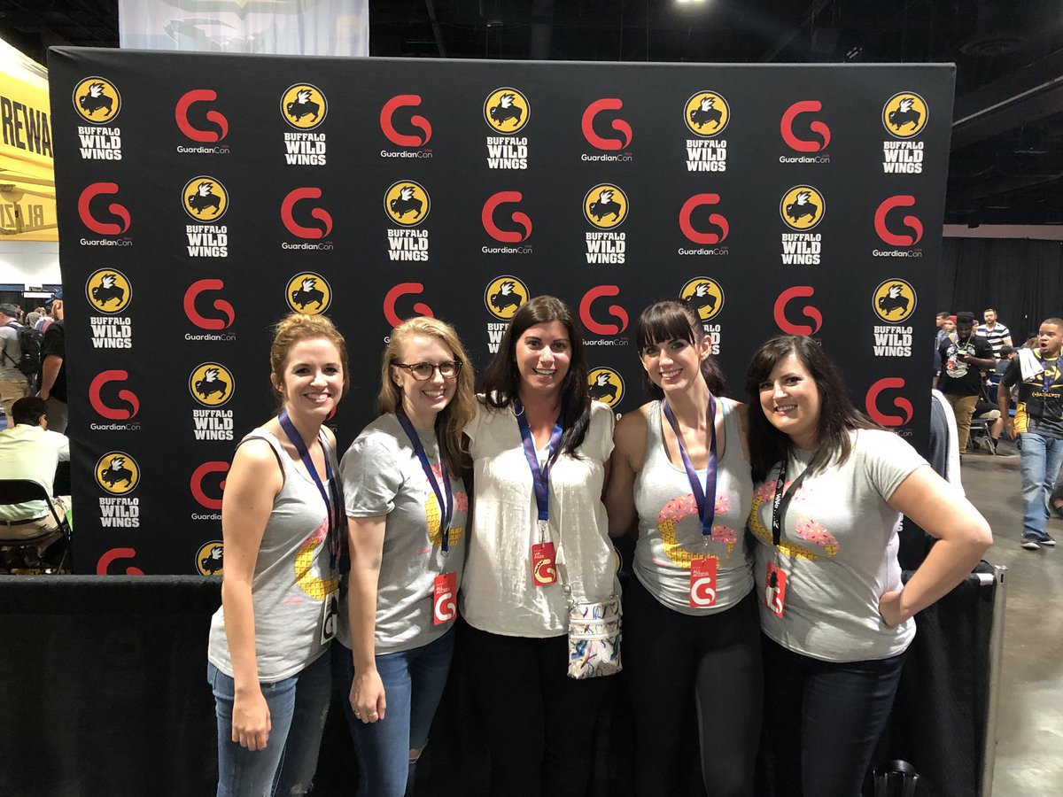 SnootyWizard's tweet image. There aren’t enough words to describe these ladies. I got to know a few beyond streams and their hubbies. You couldn’t ask for nicer ladies. Thank you for taking the time to have a picture for me. @3MinBreak @amy4bowman @WIFEthalion @GirlOnAHippo @MrsDrLupo