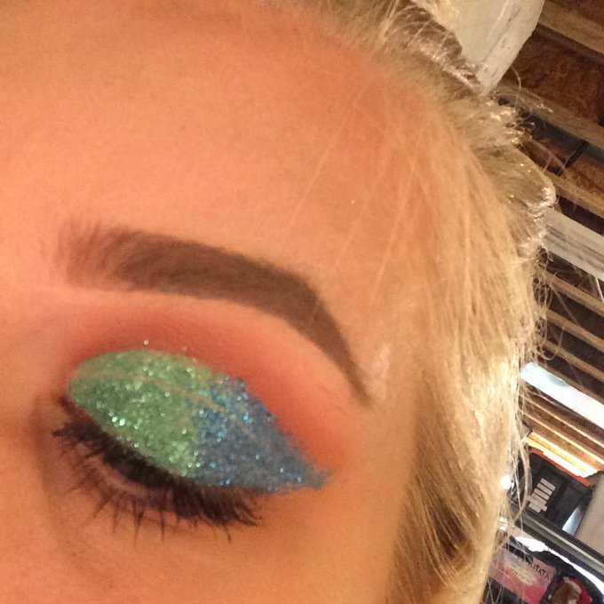 look inspired by my favourite makeup artist and influencer @jamescharles https://t.co/wliPOFiLrF