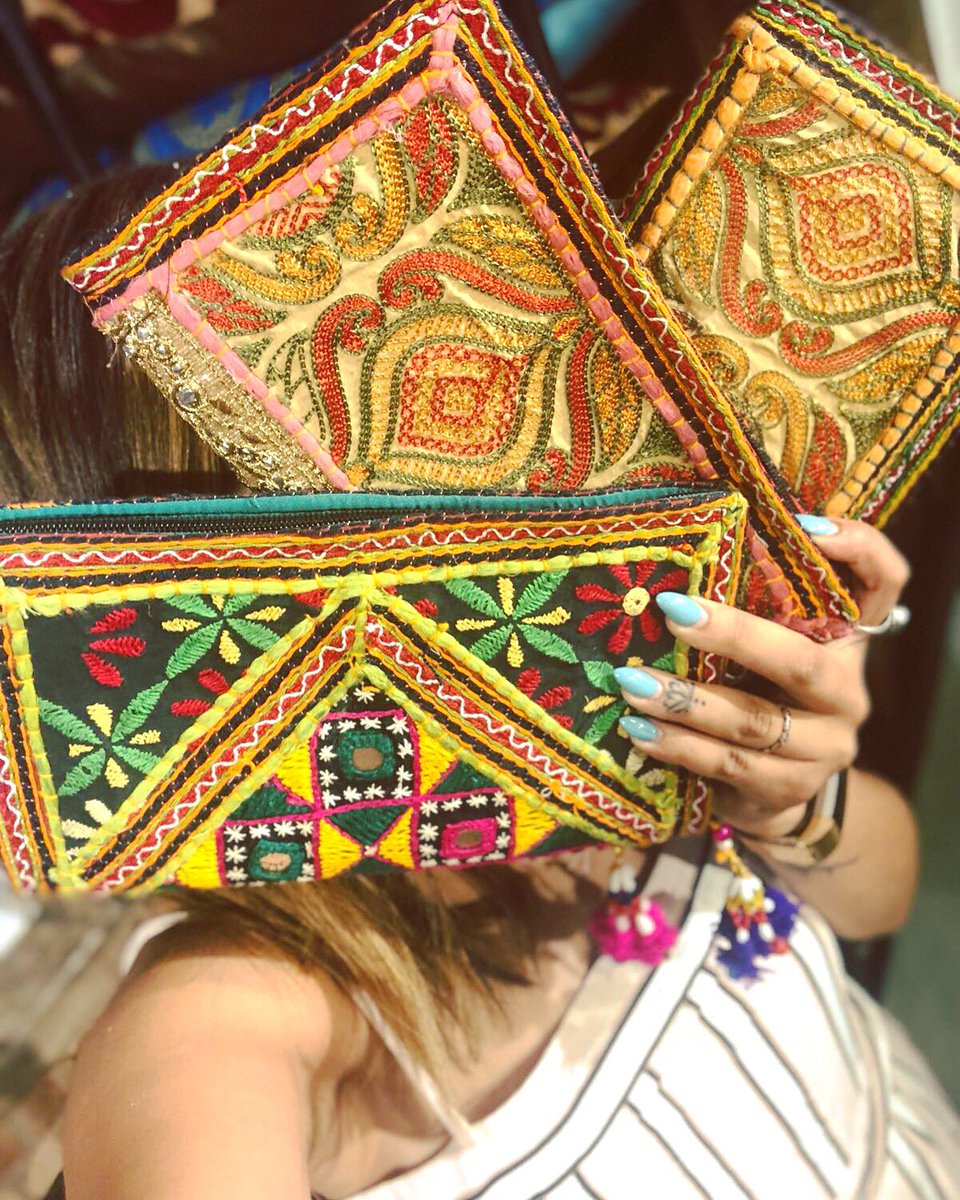 HameshaTimeless's tweet photo. “Colour is a power which directly influences the soul.” - Wassily Kandinsky

https://t.co/EPovOmLEWY

#TuesdayThoughts #homedecoration #fbloggers #creativebizhour https://t.co/glJf2BbkTg