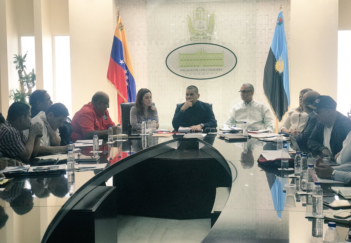En seguridad, le expresé al equipo mi reconocimiento por el trabajo arduo y colectivo, que ubica a #ZuliaMia entre los estados más seguros del país; y les reafirmé mi apoyo total con inversión para equipar a nuestra policía gracias al Pdte. <a href="/NicolasMaduro/">Nicolás Maduro</a> 
#FuturoSeguro
