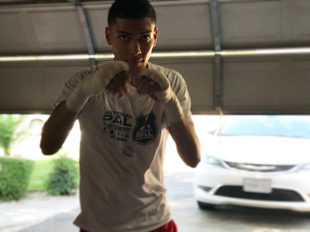 _joshuakevin98's tweet photo. 👊🥊
#boxing #boxeo #scboxing #palmdale https://t.co/vsNlc7G6Ao