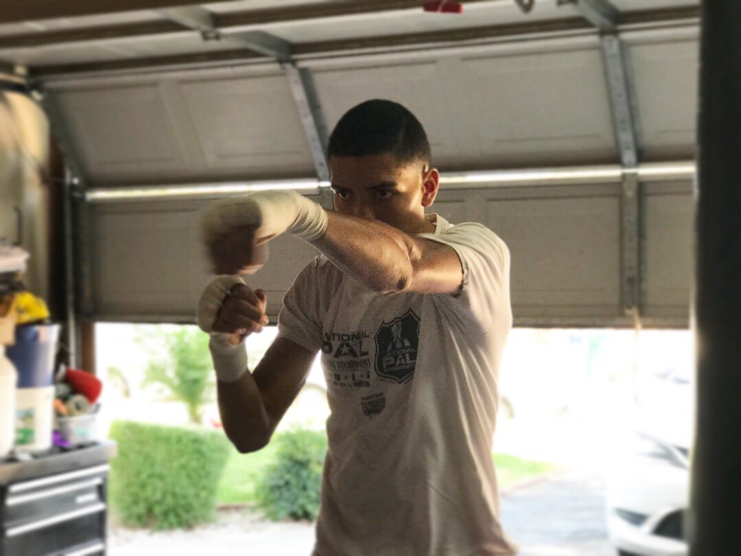 _joshuakevin98's tweet photo. 👊🥊
#boxing #boxeo #scboxing #palmdale https://t.co/vsNlc7G6Ao