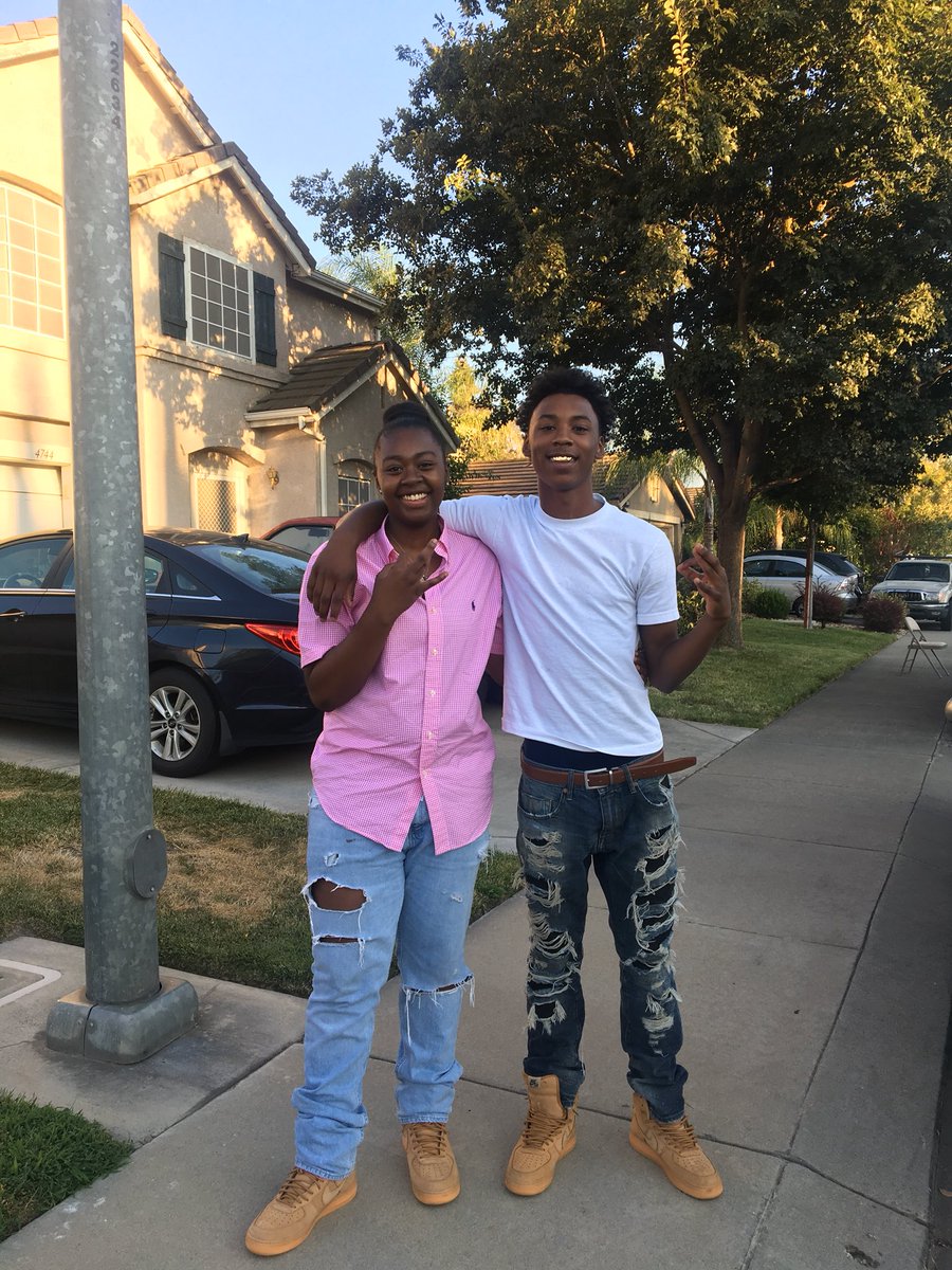 Lilmfdave's tweet photo. All y’all go Wish my My cousin a happy birthday 🎂🎊  She the Future of this basketball shit👀💯 Love you cousin💉💉 #SincethesandBox💯 #RightOrWrong https://t.co/PWP2glE2Or