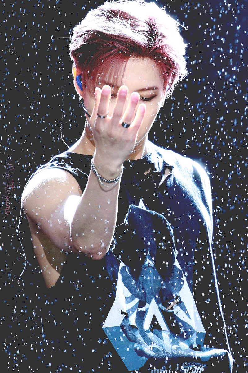 jinkiarchives's tweet photo. your nature is to shine 🌌

#HappyTAEMINDay https://t.co/xNI3RvTXFm