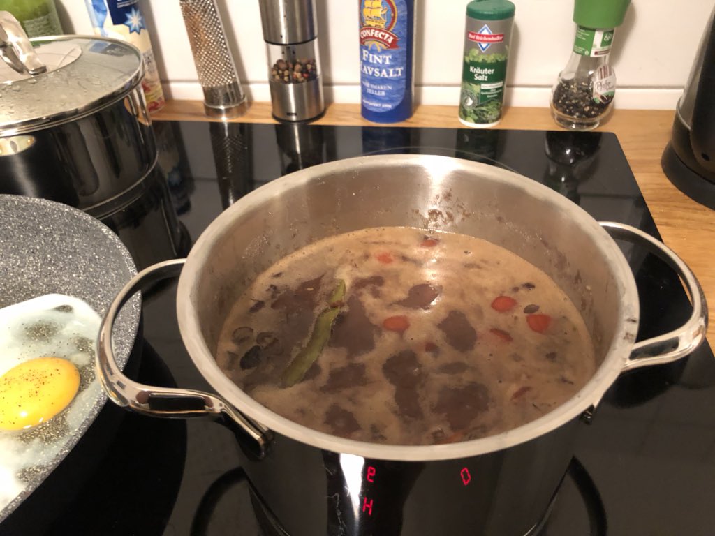 barbieauglend's tweet image. I am in my kitchen! Nothing can stop me !  #brazilianfood #feijoada
