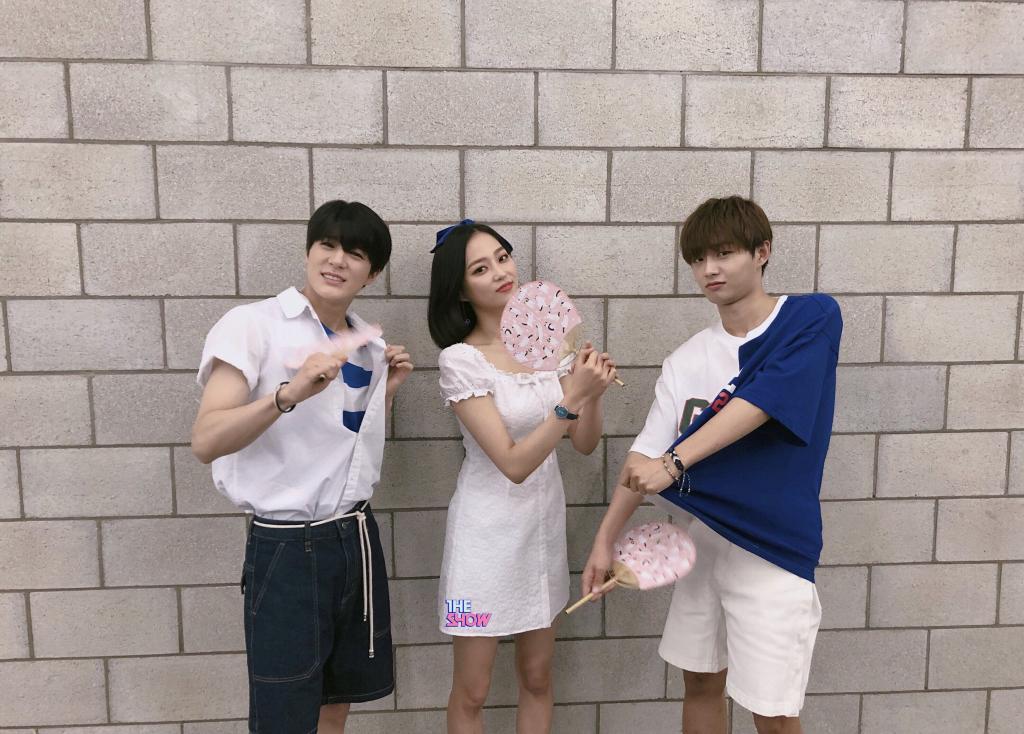 JENOBRA's tweet photo. [OFICIAL] 17.07.18 – Atualização do Twitter do The Show com o Jeno, Yeeun (CLC) e Yongguk.

https://t.co/pFlZEgA9jB https://t.co/XEhX75p9uU