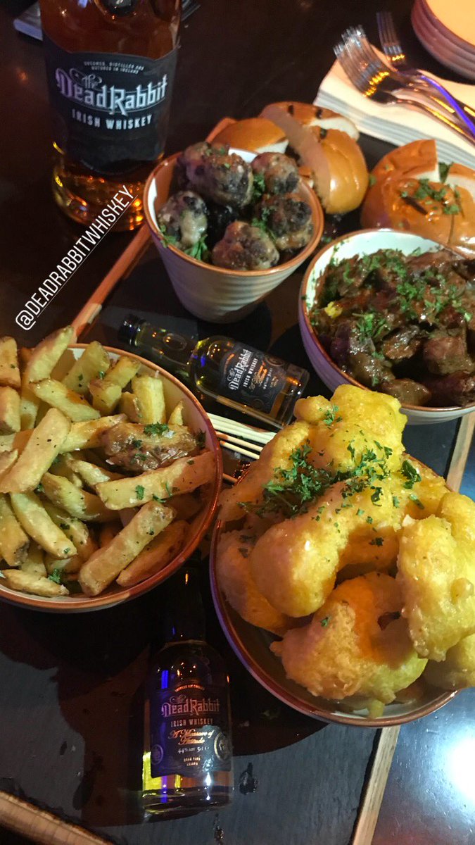 Beef Stew marinated with Dead Rabbit Irish Whiskey, Whiskey relish on the burgers and Whiskey batter scampi! All thanks to the guys <a href="/theoystertavern/">Oyster Tavern</a> fantastic evening in #corkcity 🥃