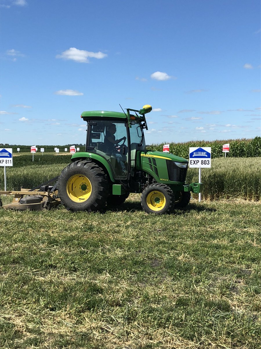 AngiePokeygf's tweet photo. Mac putting the final touches on the Pro Plot for tomorrow tour. #CHSAgServices #macderry #ProPlot https://t.co/r52YMeku0H