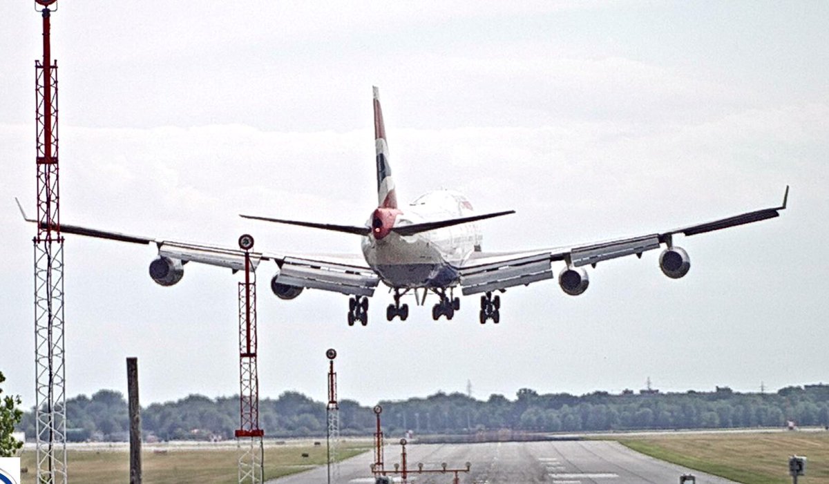 AirportWebcams's tweet photo. British Airways #BA177 London Heathrow to New York JFK (Boeing 747-400 G-CIVA) has just diverted to Montreal due to storms over the NYC area. Landed on 24R at the second attempt after an earlier go-around. Reason not stated on ATC. https://t.co/xM9A2FEYlN @TomPodolec https://t.co/5Q05M7uZdq