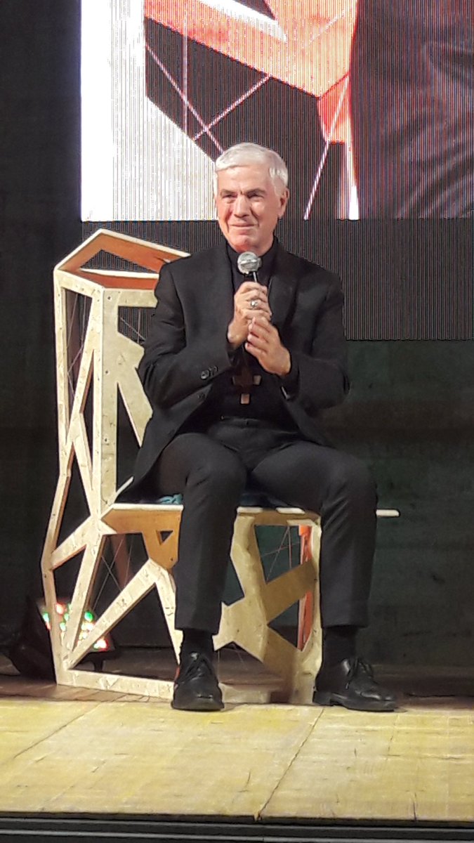 DonaFerre's tweet photo. Monsignor Giovanni D'Ercole: "Amo papa Francesco perché ci invita alla tenerezza". Ora ad Ascoli per L'altra Italia. @PicenoTime @GiovanniDErcole @sindacoascoli @PicchioNews @Piceno33 https://t.co/0SPDlPyr7Y