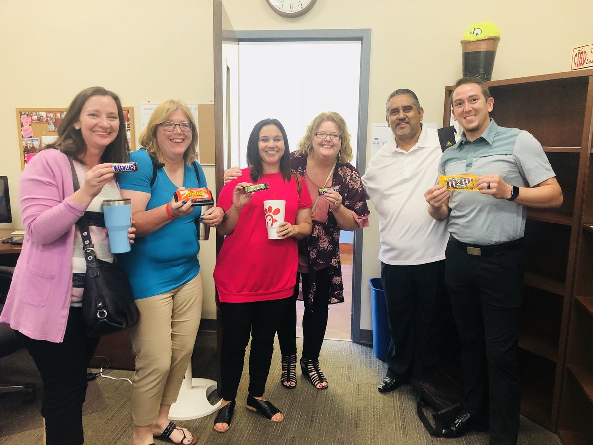 Littleagg's tweet photo. I asked these teachers to attend a meeting on their summer break! It is 4 days until payday so I had to give an early treat! #chocolatepaydayinJuly #appreciatestaff #ceroars #castleberryisd #disciplinecommittee https://t.co/FC3Zjo3TTm