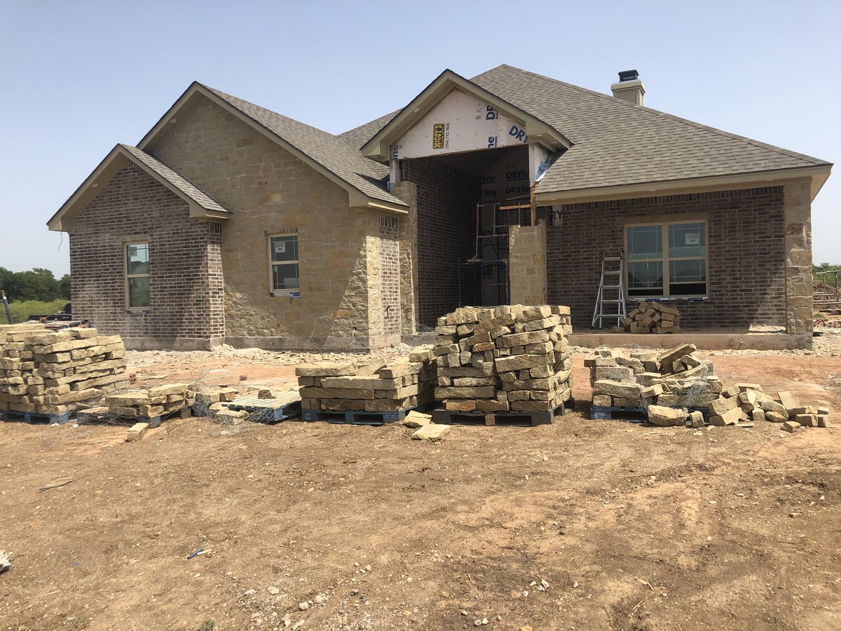 BuiltByBAM's tweet image. It’s starting to look like a real home! Love the way this home is starting to look and can’t wait to show off the features at the parade!! #builtbybam #wacotx #newconstruction #paradeofhomes #lowvoltage #innovation