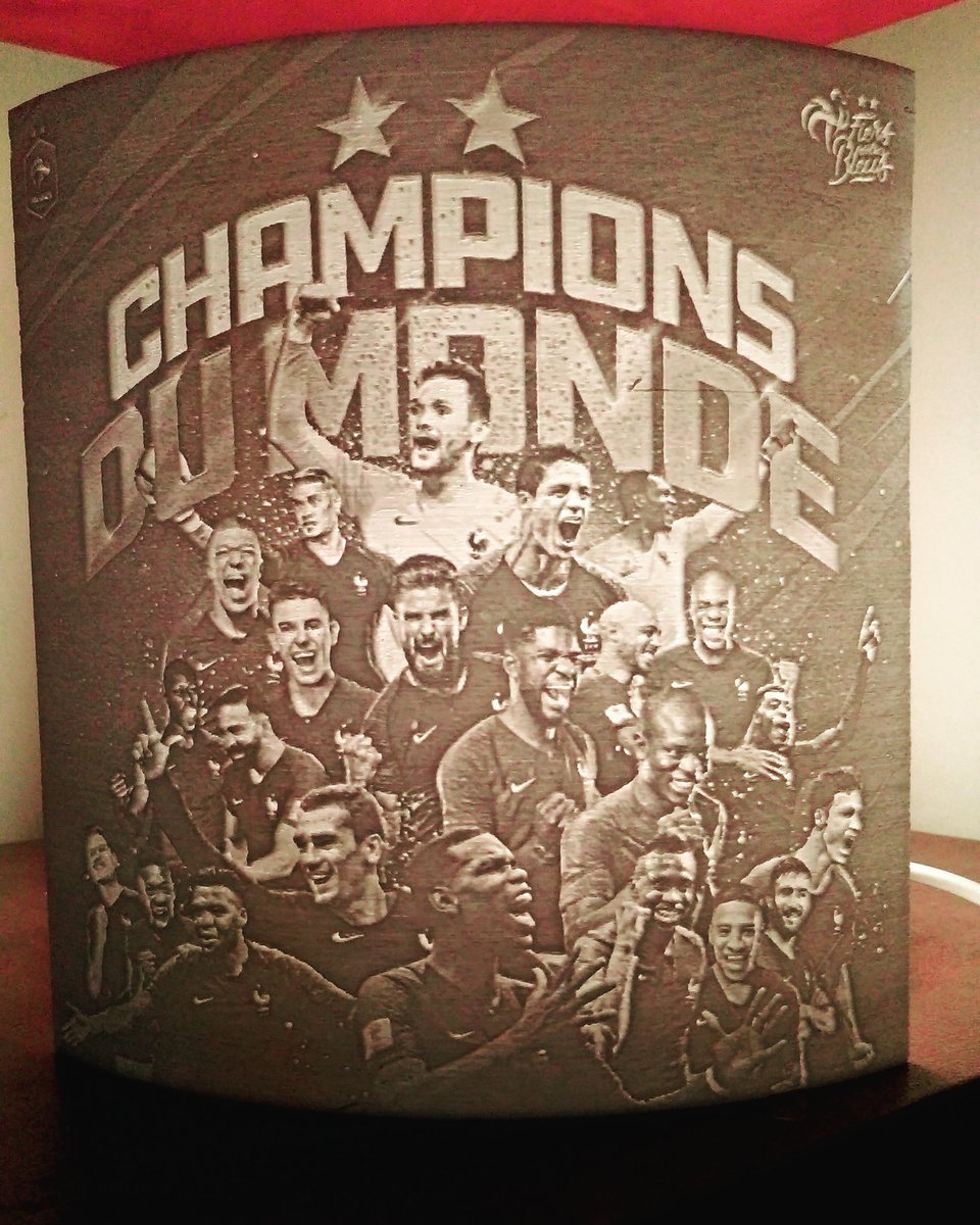 boldorman83's tweet photo. Je n'ai jamais parlé de ma passion alors voilà 😉 Merci pour cette deuxième étoile 😉😘 une GRANDE équipe mérite une GRANDE litho #france #championdumonde2018 #Russie2018 #equipedefrance #Impression3D #3DPrinting #Ultimaker3 #passion3d https://t.co/fKUn0zDESI