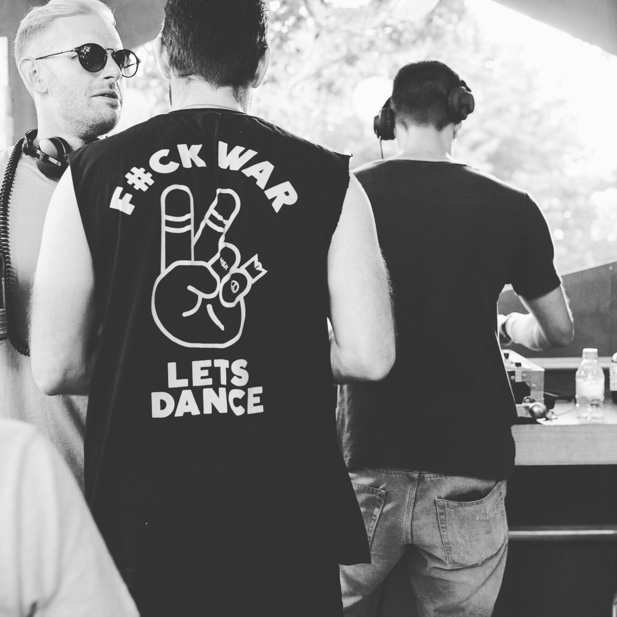 ✌🏽♥️

HOUSIK.CO.UK / We ship worldwide 🌍

#festival #summer #house #deep #minimal #letsdance #hifields2018 #hifields #YAYA #yayarecords #streetwear #streetstyle