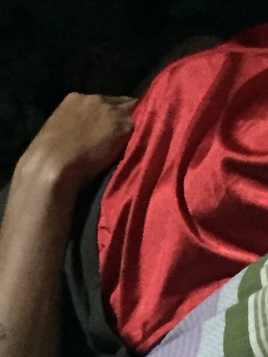 itsmedylan1's tweet photo. Tinitigasan pinsan ko tangina😂👌🏻 Jinakol ko lalong tumigas, sarap ng tulog eh https://t.co/IJoxsroyow