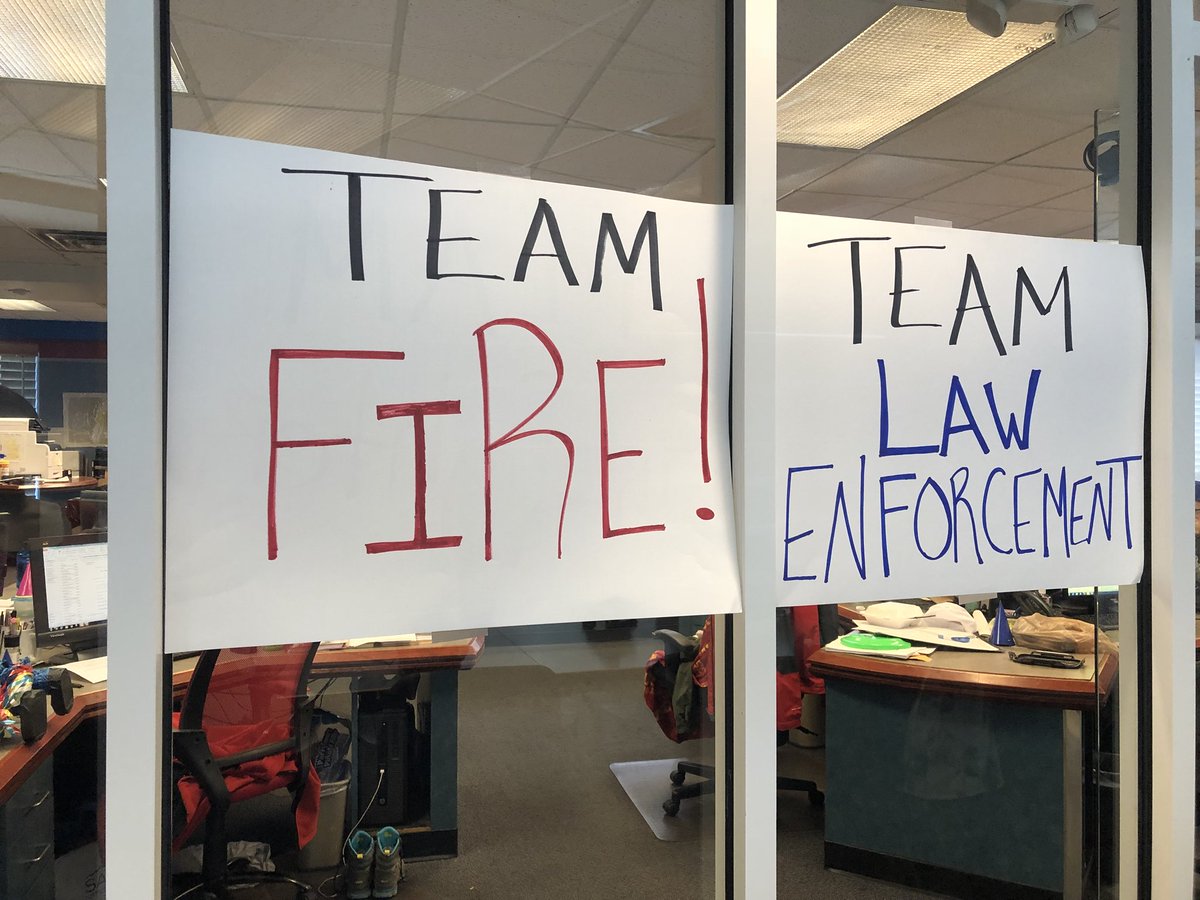 TessaMentus's tweet photo. Overheard on scanners at work: βweβre all heading to @KOB4β π
β... for the #BattleOfTheBadgesHotline!β Whew! Call now to schedule your appointment to donate blood! Are you #TeamLawEnforcement or #TeamFirefighter ? https://t.co/eyStPpqpgg