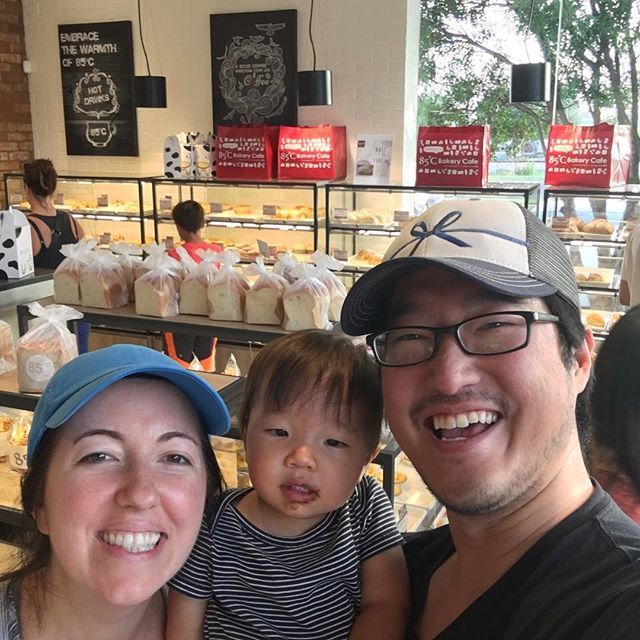 bbqdrewatx's tweet image. Visited the new @85cbakerycafe in Austin! We ate some delicious egg tarts, and Eli had chocolate cake all over his mouth! So good! #bakery #asianbakery #eggtart #carbs ift.tt/2NWr2X6
