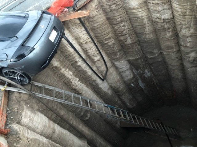 Driver injured after car goes airborne over 40 foot shaft in Milton. READ MORE: ow.ly/KSBQ30kZWaz https://t.co/aRSK03xre9