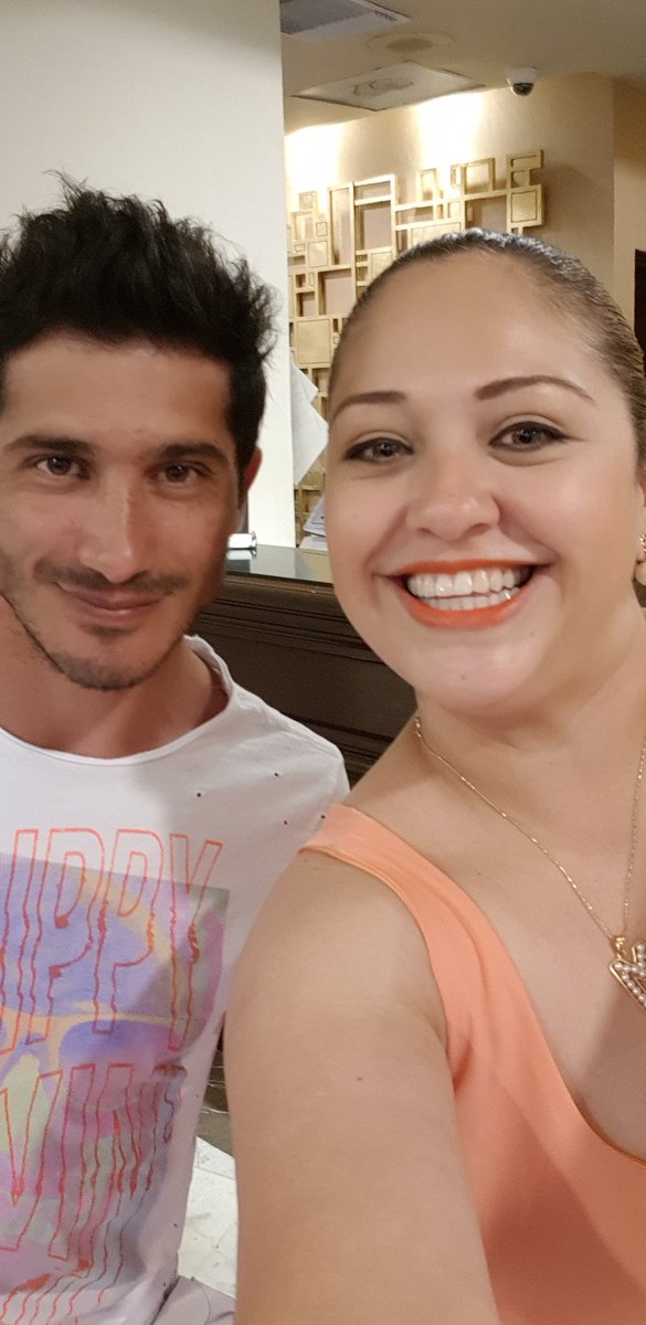 May_Fuentes's tweet photo. Eres grande @DamianAl11 Gracias por tomarte el tiempo para tomarte las fotos. Cumpliste mi sueño. Por siempre  #DA11 #DespedidaIncomparable https://t.co/8ZVoeSZaVF