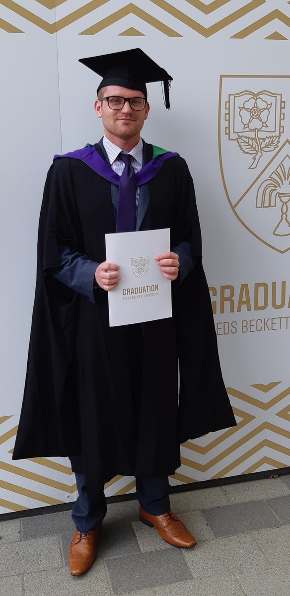 Shakerite60's tweet photo. Pictures from a fabulous day at @deanotheshaker graduation  #LeedsBeckettGrads #leedsbeckett . #prouderthanproud https://t.co/YlE3bkQavX