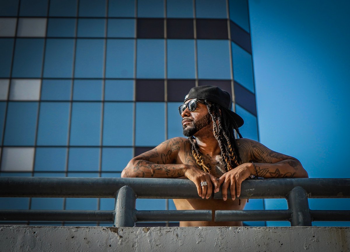thedruyates's tweet photo. #druyates #theurbanresume #hits #music #dope #indieartist #austin #kansas #newyork #musician #hiphop #RnB #songwriter #performer #vegan #solodolo #headphones #fgment #recorddeal #lifeofdru #yearofdru https://t.co/NMMF9Jb336