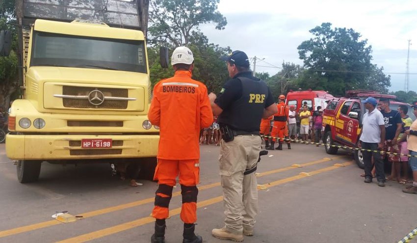 imirante's tweet photo. #Colisão entre caminhão e motocicleta deixa uma pessoa morta e outra ferida na #BR135
https://t.co/l9CMvClP0q #Bacabeira #Maranhão #PRFMA https://t.co/ukRjDpHpcq