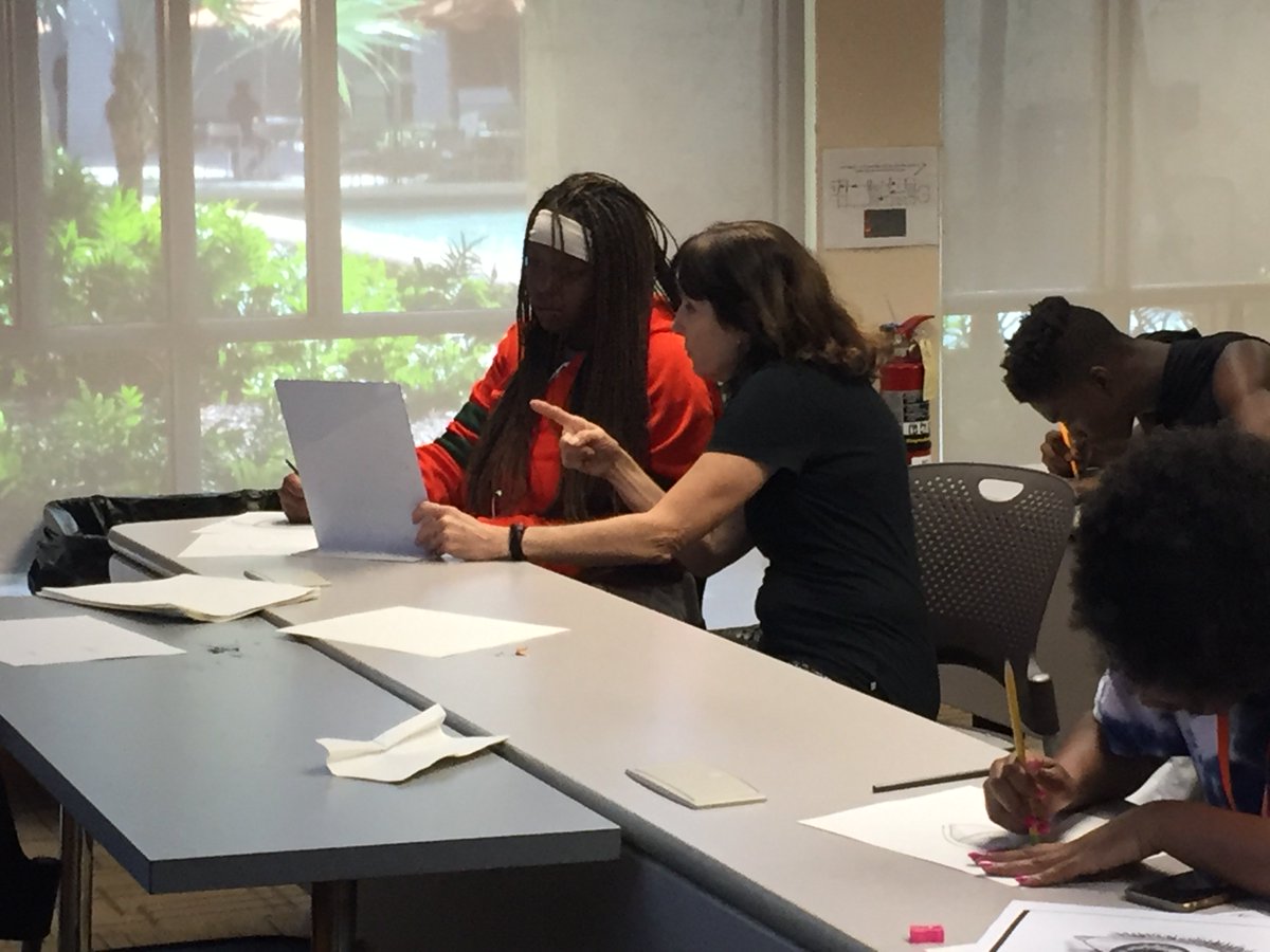 artsouthmiami's tweet photo. Yesterday our chairwoman and art teacher, Janis Klein-Cohen, taught @FirstStar students how to draw detailed eyes. @univmiami @MiamiLawSchool #artclasses #firststaracademy https://t.co/c0LsofXtWe