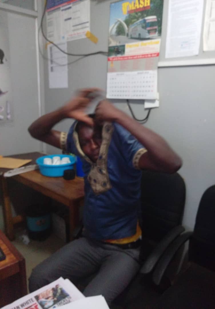 irumanyika's tweet photo. #SmugglingAlert
The @URAuganda Customs Enforcement team at Malaba has nabbed this man in a taxi that was heading to Kampala. He was smuggling 15 Itel phones from Kenya to Uganda. #TeamNoSleep C.C @URA_CG @Kateshd https://t.co/E1eMR1oDIo