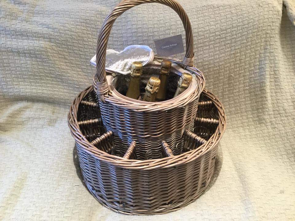 CreativeKottage's tweet image. Some of our previous wedding gift ideas, keepsake boxes, serving boards, hampers and party hampers  #weddings #weddinggifts #weddingkeepsakebox #weddingkeepsake #personalisedgifts #madetoorder #madeforyou #specialday #treeoflove #lovebirds #creativekottage