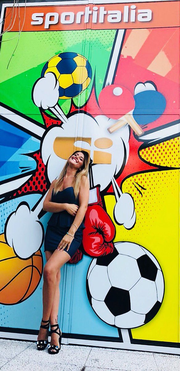 guidi_valentina's tweet photo. Quando non puoi sorridere.... ridi con il cuore❤️ #avantitutta💪 #vacosi #pic #istantmood #lovemyjob #tuttoilbellochecè 🌈 ci vediamo tra poco su @sportitalia_official #buonmartedi ⭐️🎶🎵🎧 https://t.co/P7EcscGhKo