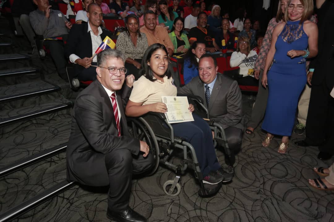 🗣️ Min. <a href="/JauaMiranda/">Elías Jaua</a>: El Gobierno Bolivariano ha hecho todas inversiones para mantener abiertas todas las escuelas, y garantizar el salario de nuestros maestros ¡Educación pública y gratuita que es hoy una excepción en el mundo! <a href="/NicolasMaduro/">Nicolás Maduro</a> #SolidaridadLatinoamericana